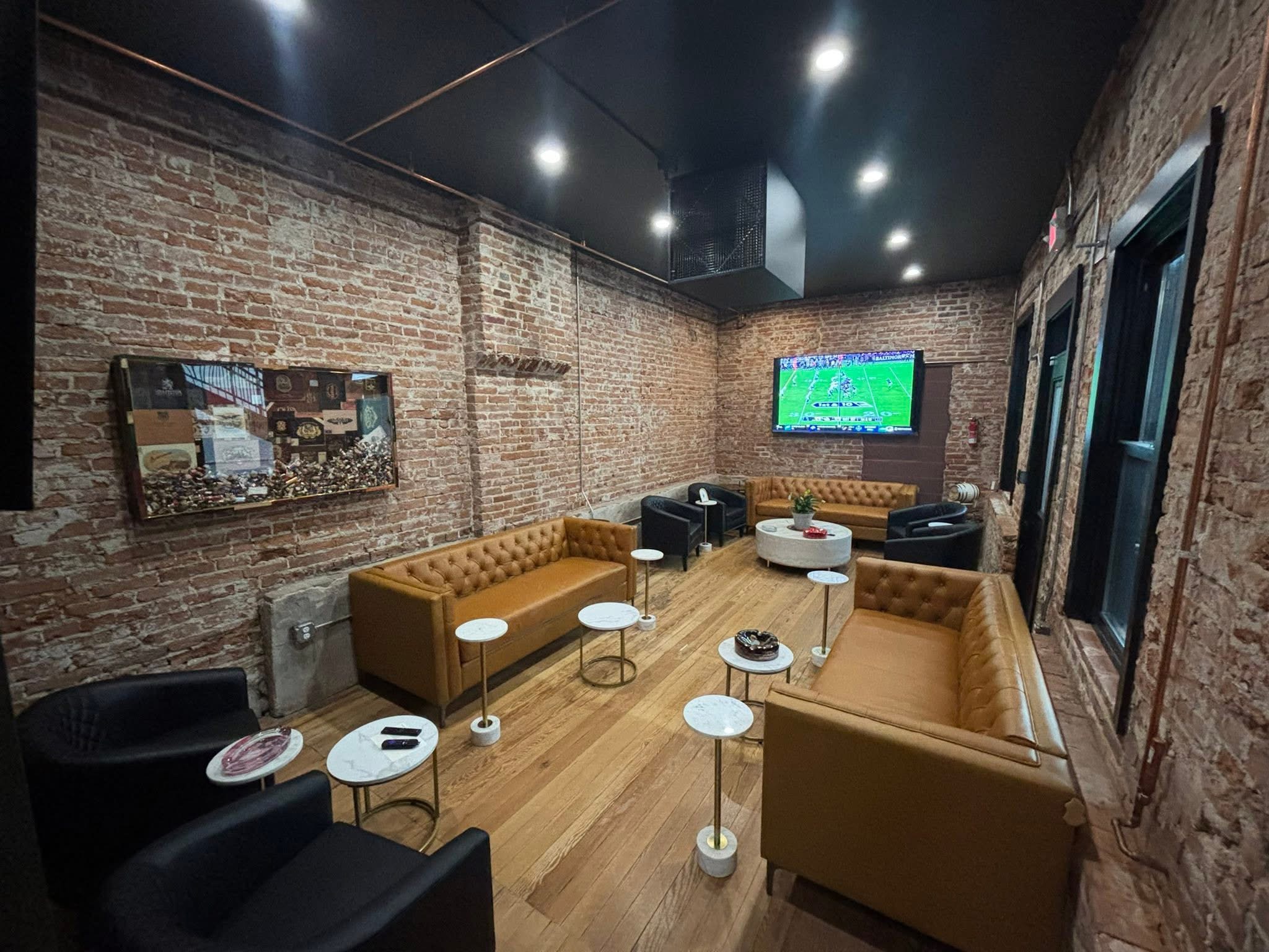 Eight Nine Eight Cigar Lounge & Bar
