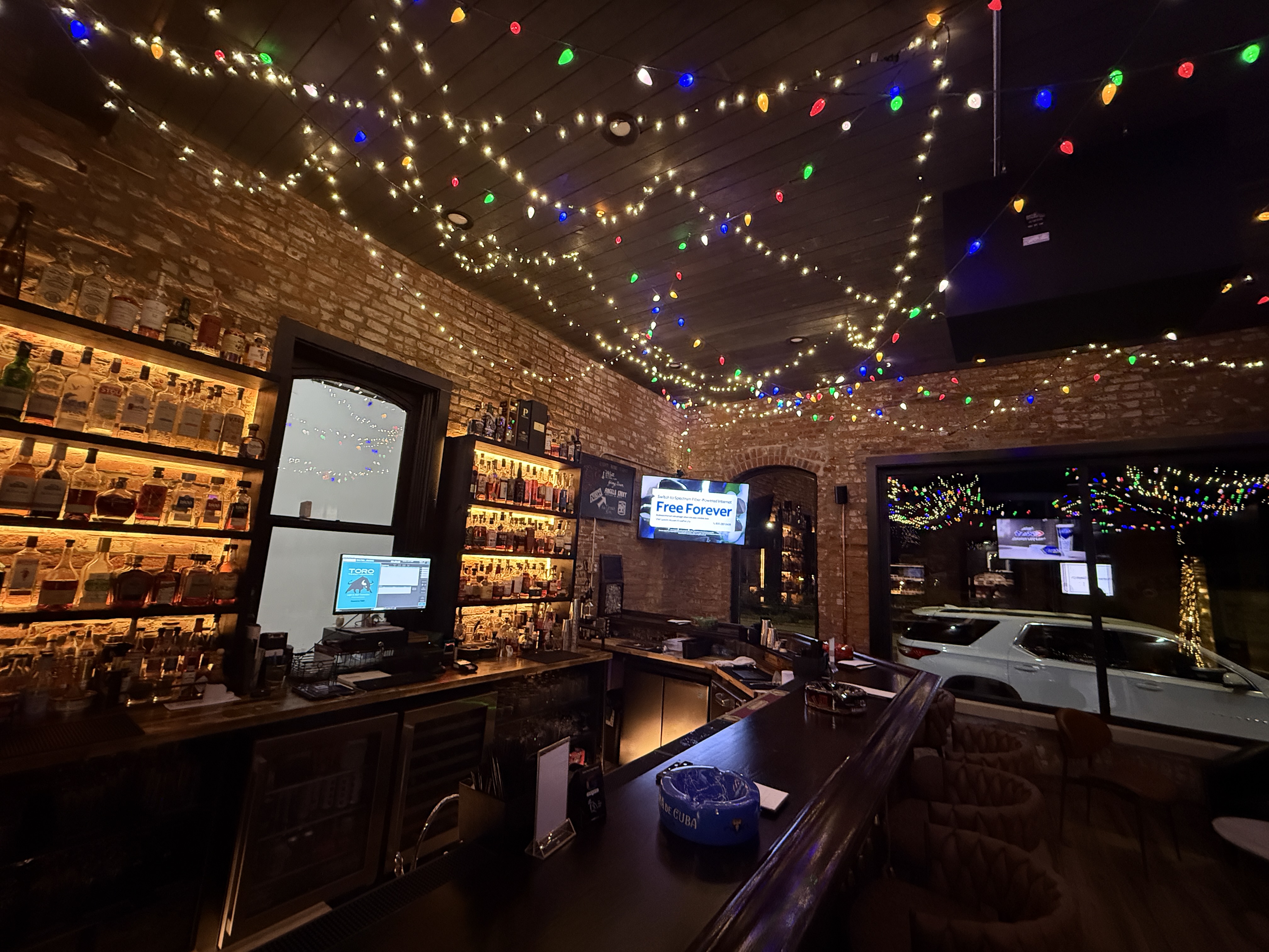 Eight Nine Eight Cigar Lounge & Bar