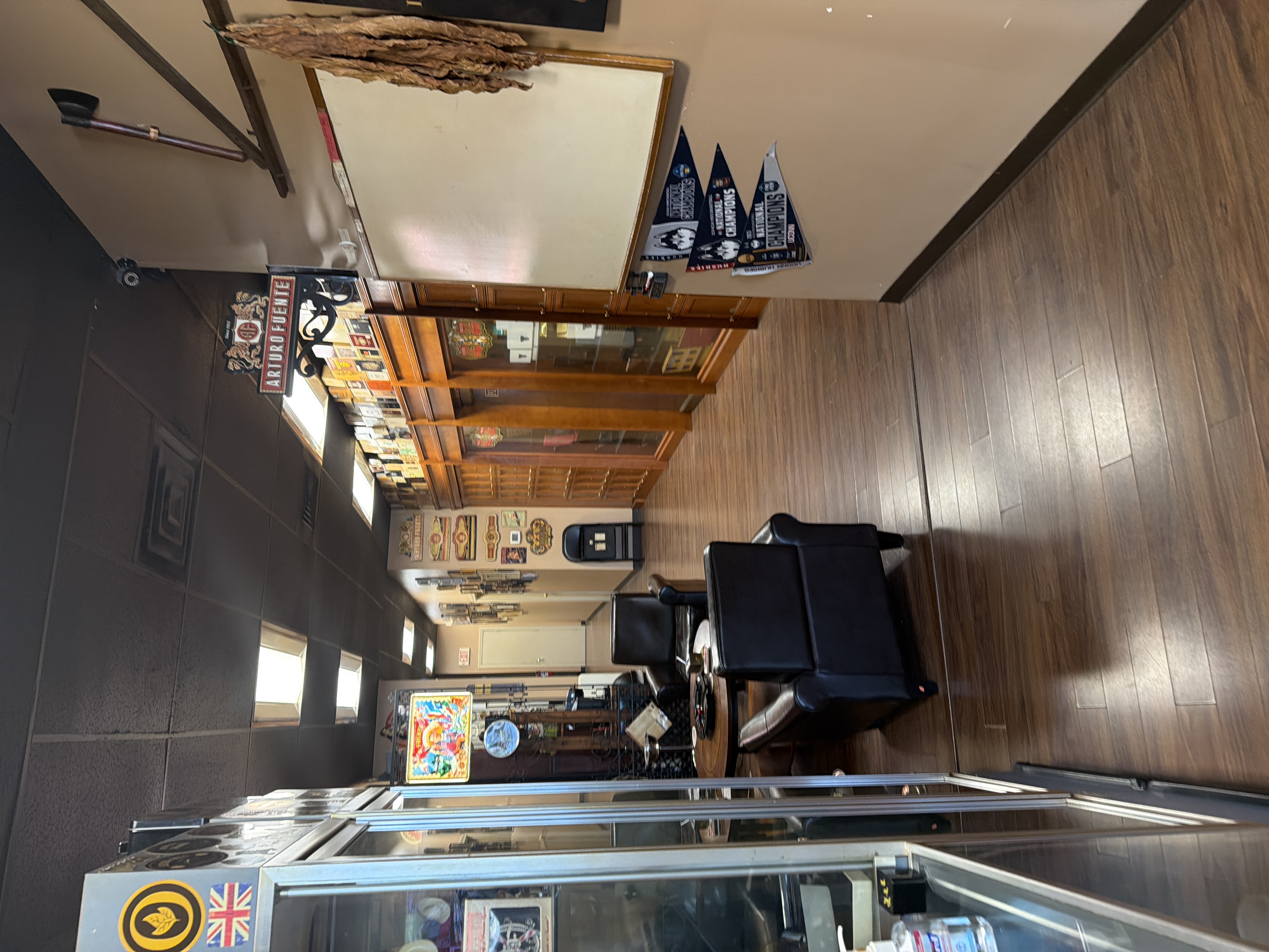 Puros Cigar Shop